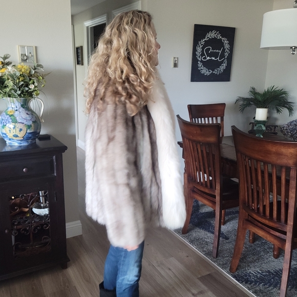 Vintage Fox Fur Coat - Picture 7 of 9